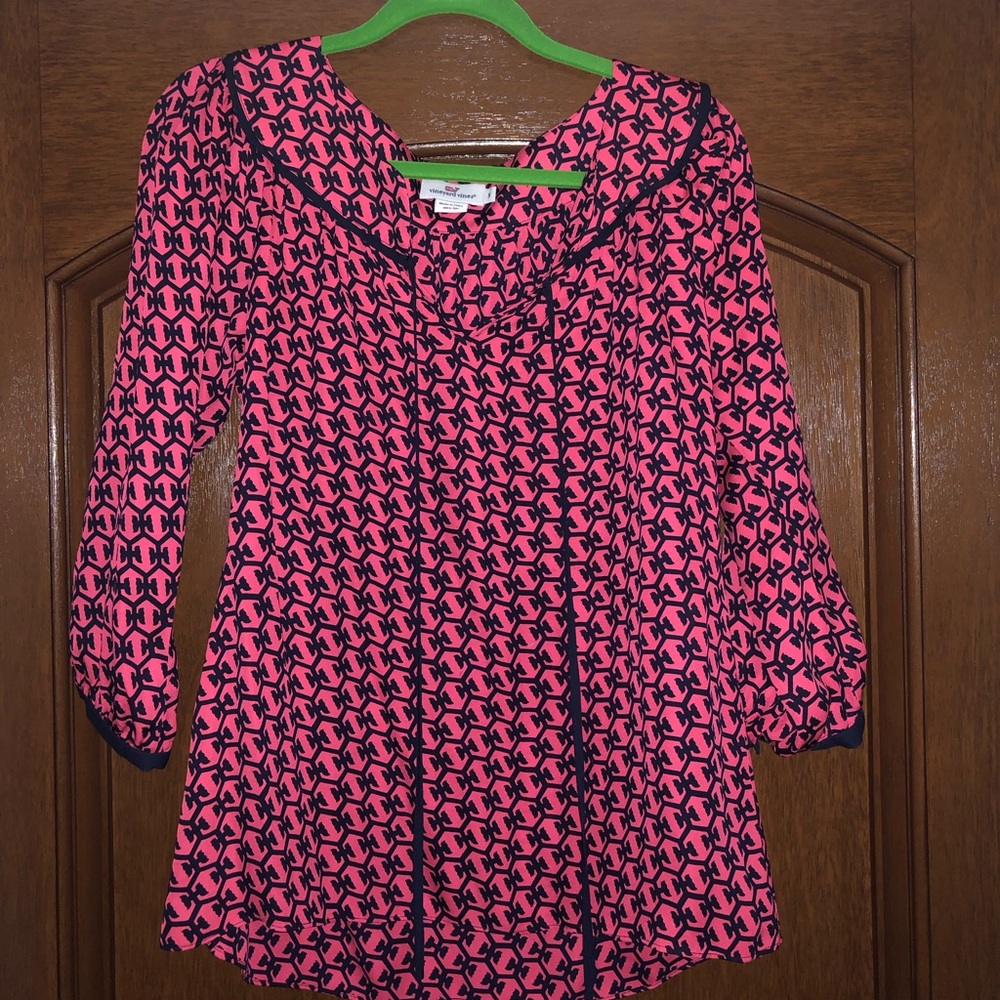 Women’s vineyard vines top. Blouse Silk size small